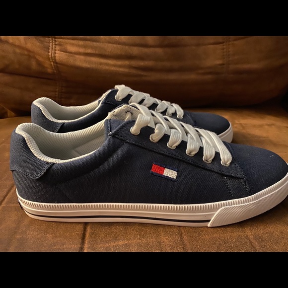tommy hilfiger navy blue sneakers